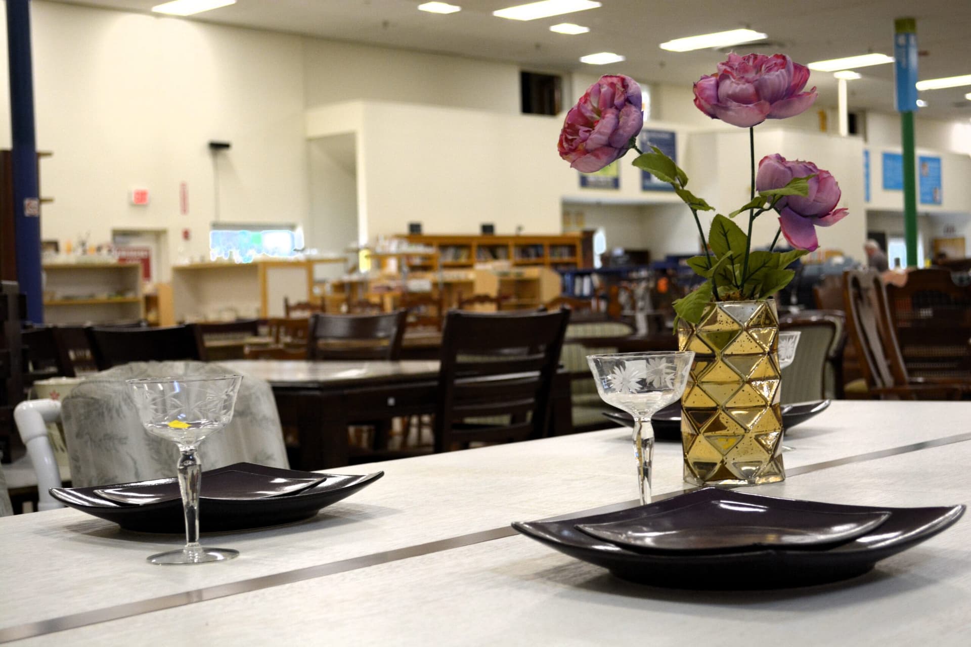 Gastonia ReStore Dining Table Decor